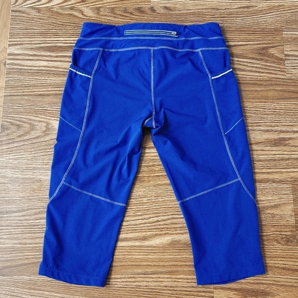 Athleta Ladies Capri Workout Leggings,  Size M,  Royal Purple Workout Capri - Picture 10 of 10